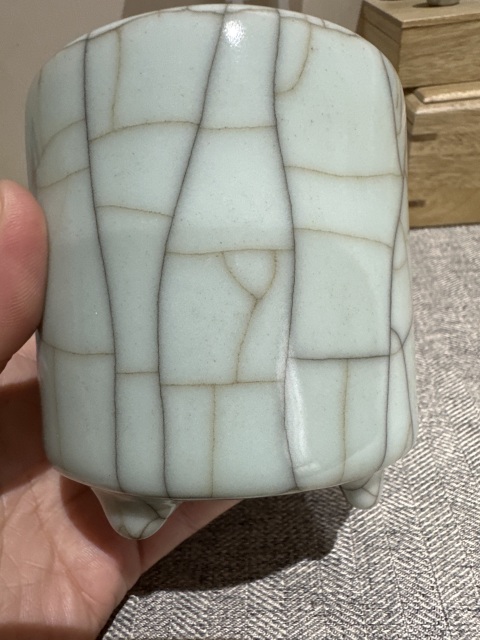 古玩陶瓷清代雍正時期仿官釉三足筒式香爐真品鑒賞圖