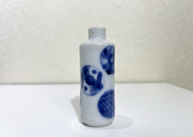 古玩陶瓷青花皮球花紋鼻煙壺拍賣,當前價格2300元