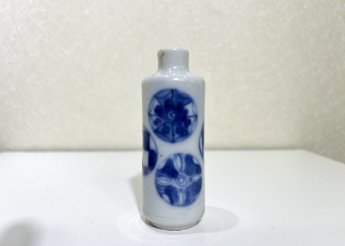 古玩陶瓷青花皮球花紋鼻煙壺拍賣,當前價格2300元