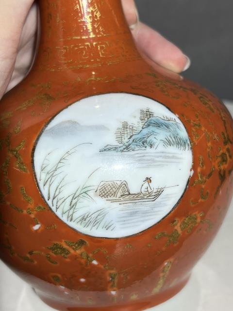 古玩陶瓷民國·居仁堂款 紅釉描金開窗山水人物紋賞瓶拍賣,當(dāng)前價(jià)格4800元