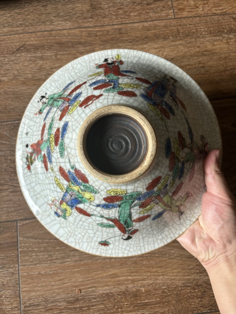 古玩陶瓷歐洲回流清代哥釉五彩八仙人物斗笠碗拍賣，當前價格2180元