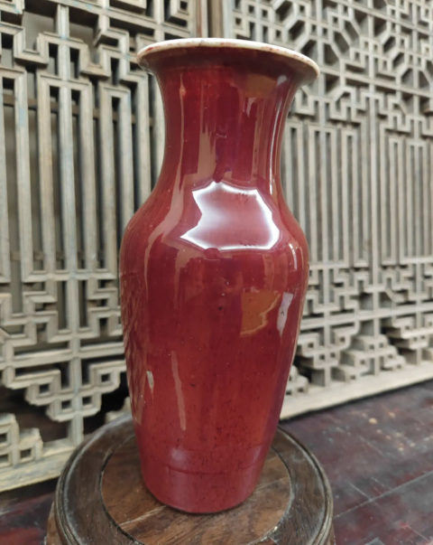 古玩陶瓷清中期窯變紅釉撇口瓶拍賣，當(dāng)前價格3000元