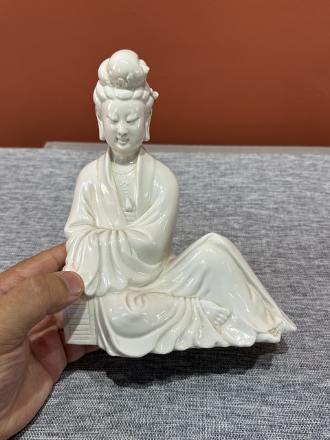 古玩陶瓷民國德化白觀音瓷塑拍賣,當前價格8800元