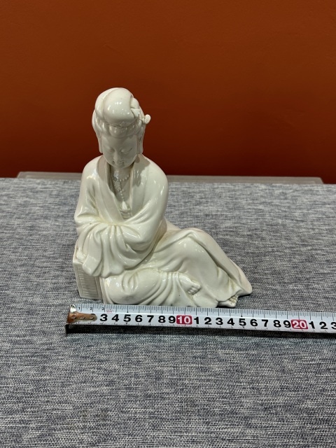 古玩陶瓷民國德化白觀音瓷塑拍賣,當前價格8800元