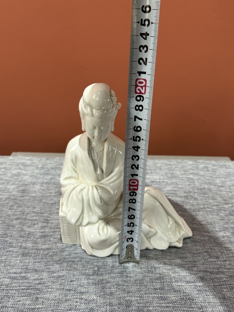 古玩陶瓷民國德化白觀音瓷塑拍賣,當前價格8800元