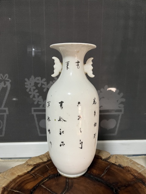 古玩陶瓷晚清名家淺降彩花鳥(niǎo)紋瓶拍賣,當(dāng)前價(jià)格650元