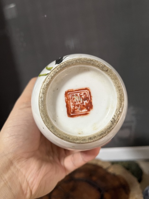 古玩陶瓷晚清名家淺降彩花鳥(niǎo)紋瓶拍賣,當(dāng)前價(jià)格650元