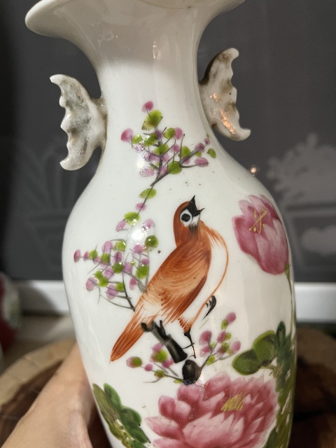 古玩陶瓷晚清名家淺降彩花鳥(niǎo)紋瓶拍賣,當(dāng)前價(jià)格650元