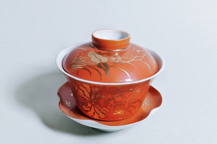 古玩陶瓷【望月樓】民國·紅釉描金一路連升詩文三才蓋碗拍賣,當前價格2400元