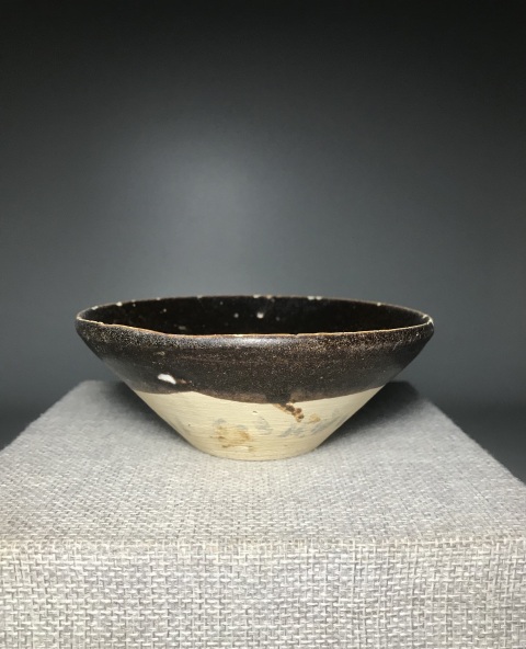 古玩陶瓷(元代精品)醬釉茶盞拍賣,當前價格0元