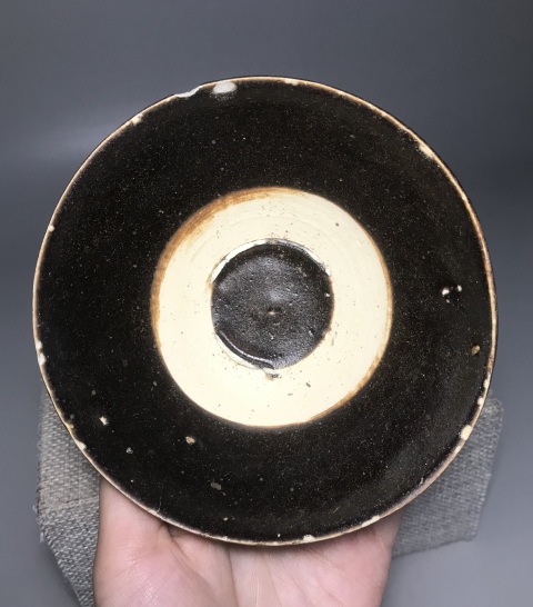 古玩陶瓷(元代精品)醬釉茶盞拍賣,當前價格0元