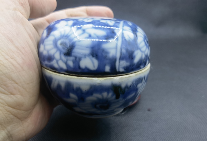古玩陶瓷青花留白花卉紋粉盒拍賣，當前價格1980元
