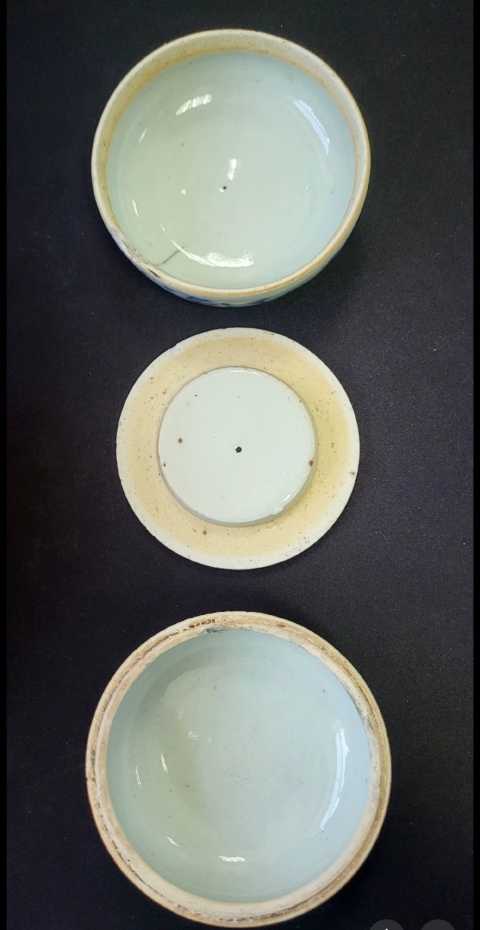 古玩陶瓷清中期青花淡描纏枝蓮喜字粉盒拍賣,當前價格520元
