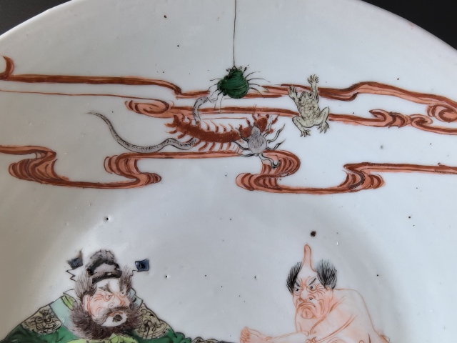 古玩陶瓷清晚期五彩鐘馗捉鬼大盤（罕見五毒盤）拍賣，當前價格68888元