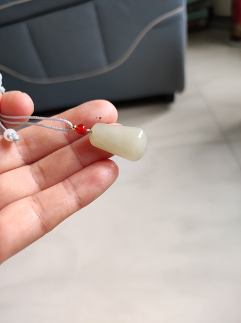古玩玉器玉雕“素紋掛墜”拍賣，當前價格450元