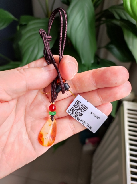 古玩玉器天然琥珀掛墜拍賣,當前價格96元