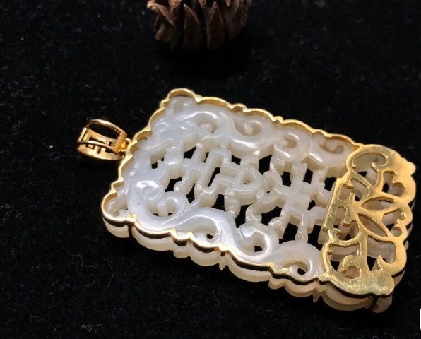 古玩玉器清代和田雙龍牌拍賣,當(dāng)前價(jià)格25000元