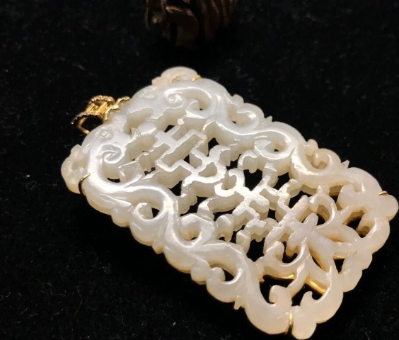 古玩玉器清代和田雙龍牌拍賣,當(dāng)前價(jià)格25000元