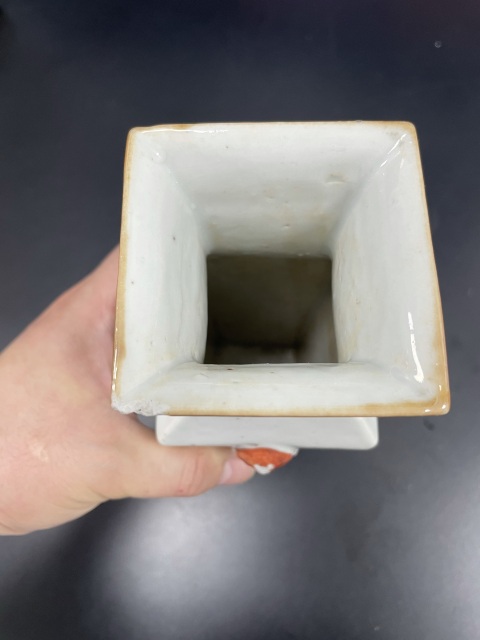 古玩陶瓷清晚期·御窯畫師淺絳彩花鳥詩文獅耳四方瓶拍賣,當前價格2680元