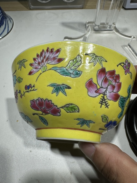 古玩陶瓷黃地粉彩花卉紋茶碗拍賣，當前價格500元