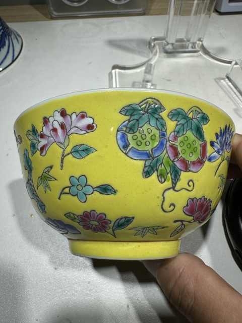 古玩陶瓷黃地粉彩花卉紋茶碗拍賣，當前價格500元