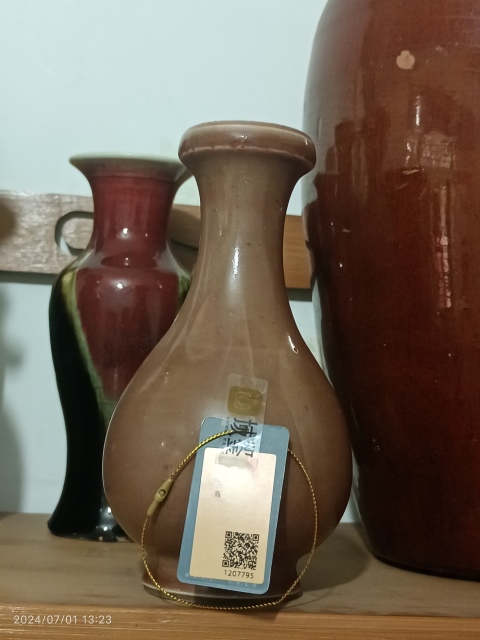 古玩陶瓷嘉慶霽紅釉盤口瓶拍賣,當(dāng)前價(jià)格6900元
