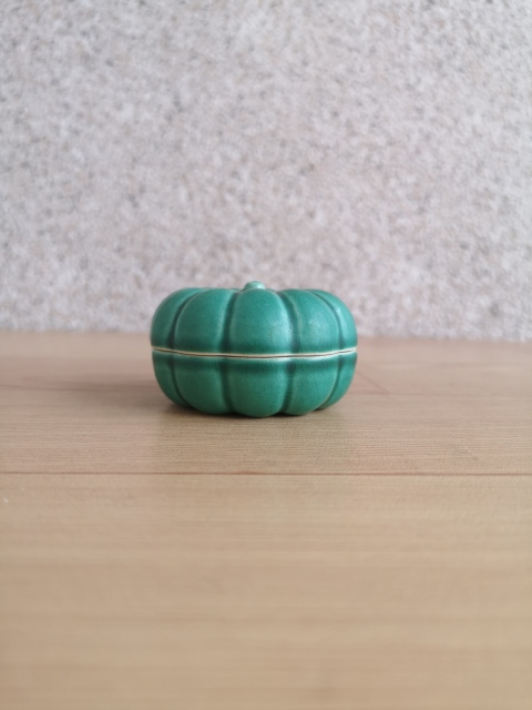 古玩陶瓷瓜棱青釉蓋盒拍賣，當前價格220元