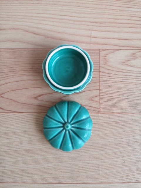 古玩陶瓷瓜棱青釉蓋盒拍賣，當前價格220元