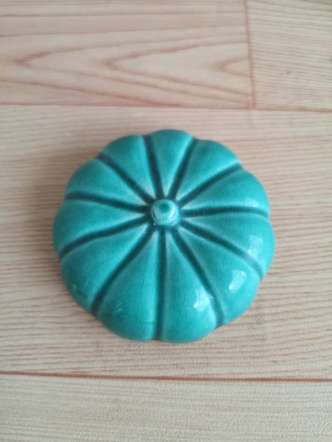 古玩陶瓷瓜棱青釉蓋盒拍賣，當前價格220元