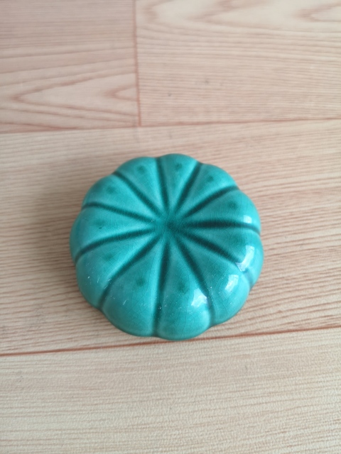 古玩陶瓷瓜棱青釉蓋盒拍賣，當前價格220元