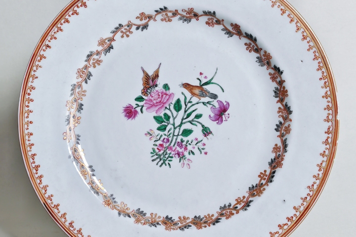 古玩陶瓷優品 清中期·粉彩胭脂紅花鳥蝶紋錦地盤拍賣，當前價格1588元