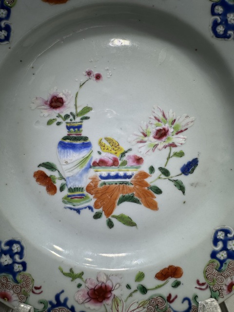 古玩陶瓷雍正·粉彩花卉紋折沿盤拍賣,當前價格2800元