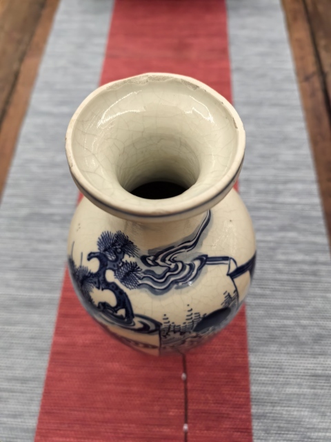 古玩陶瓷煨瓷(煮酒論英雄)青花人物紋瓶拍賣,當前價格18888元