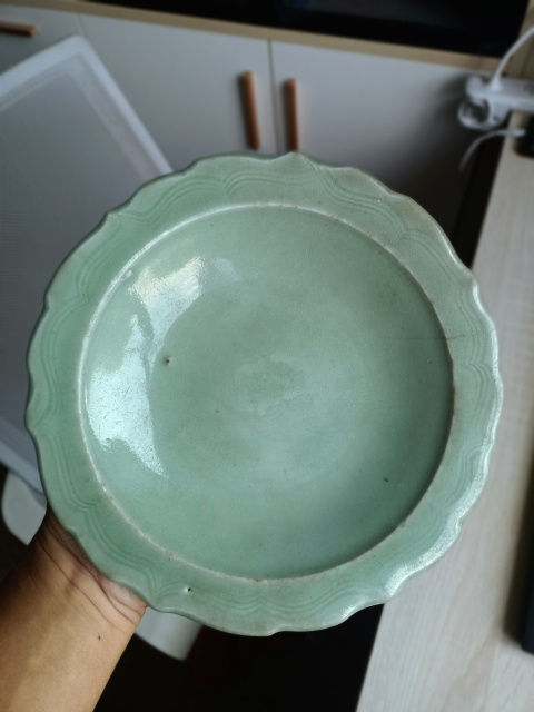 古玩陶瓷明代?龍泉青瓷刻花菱口盤拍賣,當前價格3700元