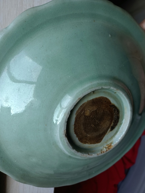 古玩陶瓷明代?龍泉青瓷刻花菱口盤拍賣,當前價格3700元
