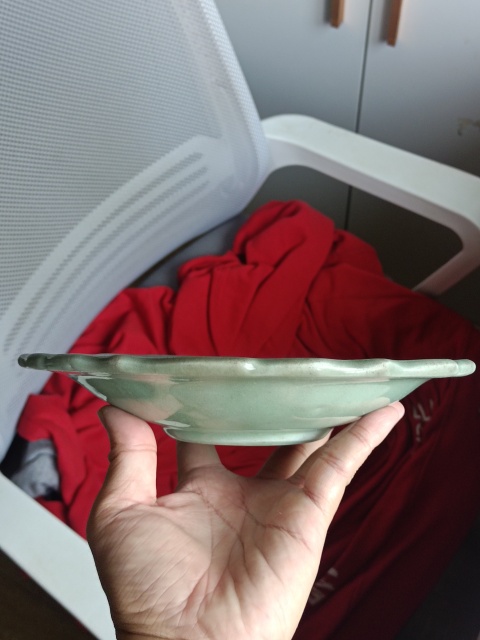 古玩陶瓷明代?龍泉青瓷刻花菱口盤拍賣,當前價格3700元