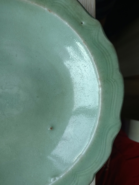 古玩陶瓷明代?龍泉青瓷刻花菱口盤拍賣,當前價格3700元