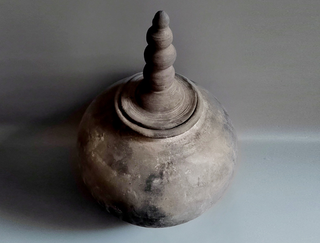 古玩陶瓷碩大的唐代灰陶塔式罐拍賣，當前價格380元