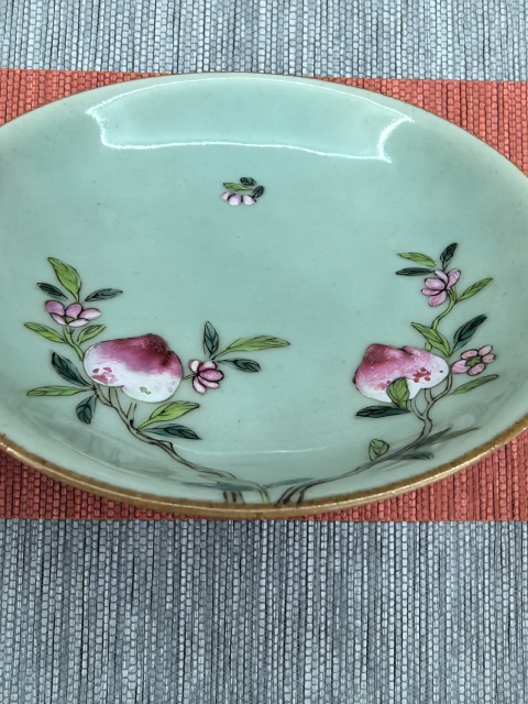 古玩陶瓷乾隆本朝款豆青釉粉彩過枝壽桃盤拍賣，當前價格28888元