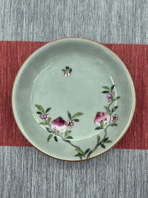 古玩陶瓷乾隆本朝款豆青釉粉彩過枝壽桃盤拍賣，當前價格28888元