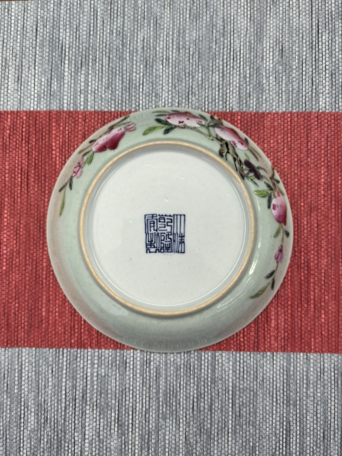 古玩陶瓷乾隆本朝款豆青釉粉彩過枝壽桃盤拍賣，當前價格28888元