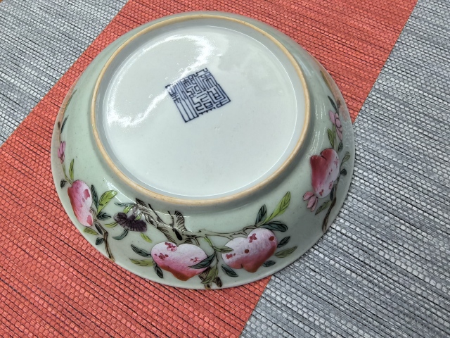 古玩陶瓷乾隆本朝款豆青釉粉彩過枝壽桃盤拍賣，當前價格28888元