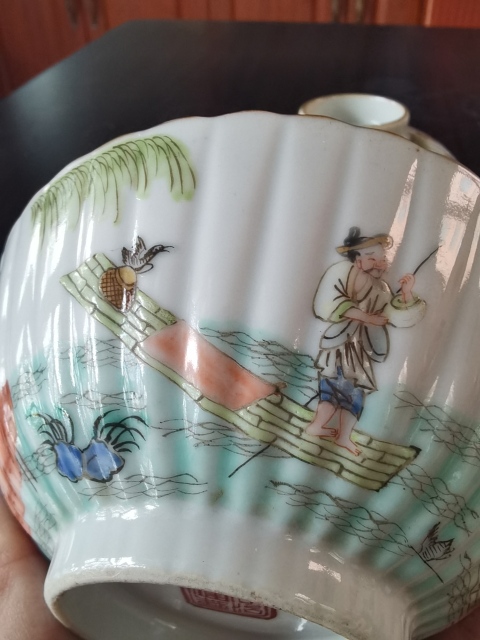 古玩陶瓷粉彩漁家樂紋菊瓣形蓋碗拍賣，當前價格14000元