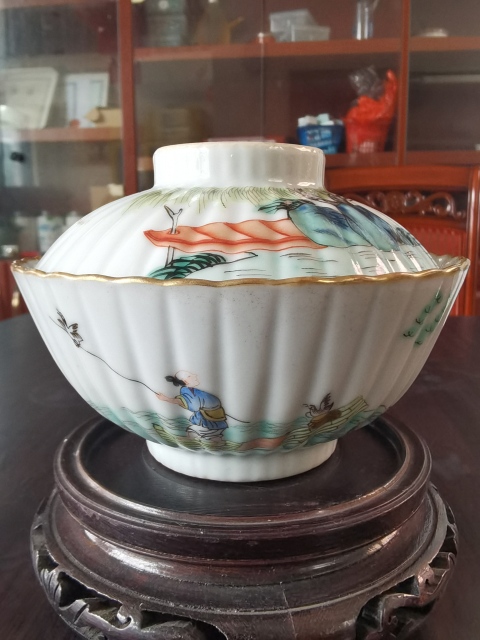 古玩陶瓷粉彩漁家樂紋菊瓣形蓋碗拍賣，當前價格14000元