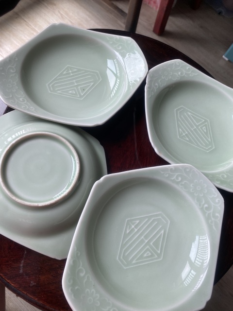 古玩陶瓷青釉暗刻壽字盤拍賣，當(dāng)前價(jià)格280元
