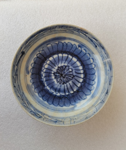 古玩陶瓷青花菊花圖盤拍賣，當(dāng)前價(jià)格0元