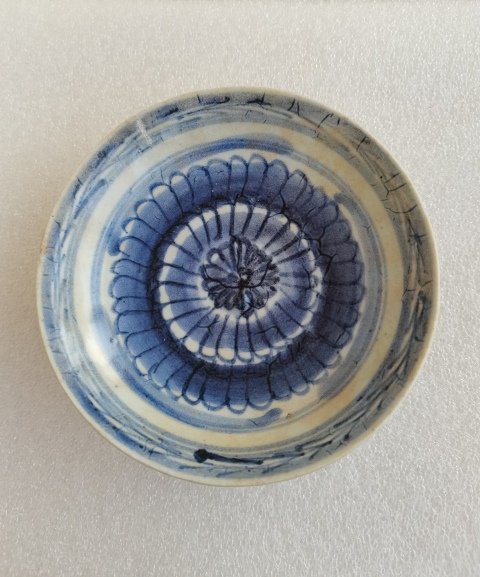 古玩陶瓷青花菊花圖盤拍賣，當(dāng)前價(jià)格0元