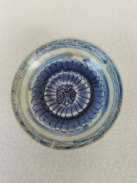 古玩陶瓷青花菊花圖盤拍賣，當(dāng)前價(jià)格0元
