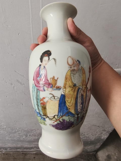 古玩陶瓷粉彩麻姑獻壽圖撇口瓶拍賣,當前價格8000元