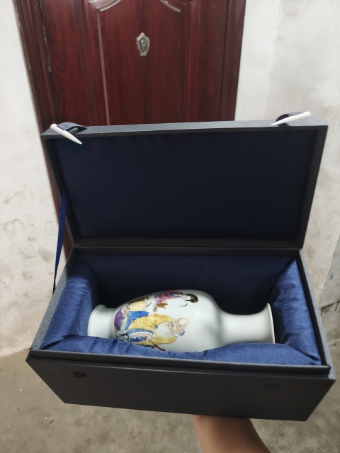 古玩陶瓷粉彩麻姑獻壽圖撇口瓶拍賣,當前價格8000元